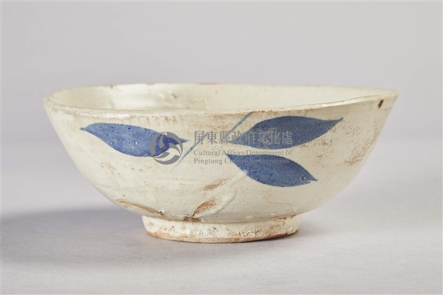 陶製灰白釉藍葉碗藏品圖，第2張