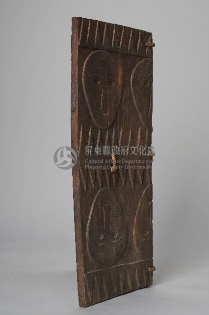 浮雕人面百步蛇紋木盾藏品圖，第4張