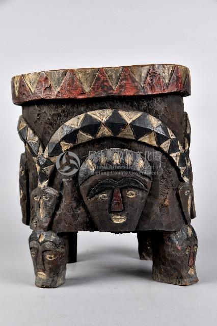 浮雕人面百步蛇紋木凳藏品圖，第3張