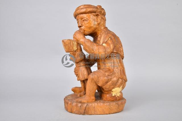 抽菸抱孩男性坐像人偶藏品圖，第4張