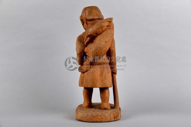 獵人肩扛山豬右手持獵槍立像人偶藏品圖，第3張