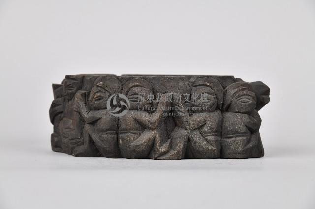 浮雕人像木製菸灰缸藏品圖，第4張