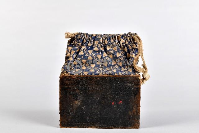 鑲嵌螺鈿太陽圖騰祈禱箱藏品圖，第3張