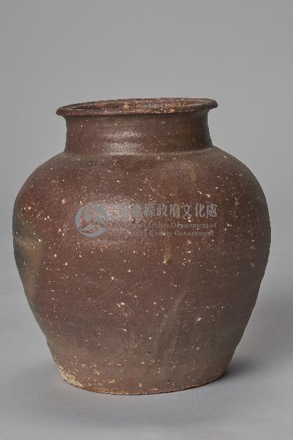 紅色素面陶製釀酒罐藏品圖，第4張