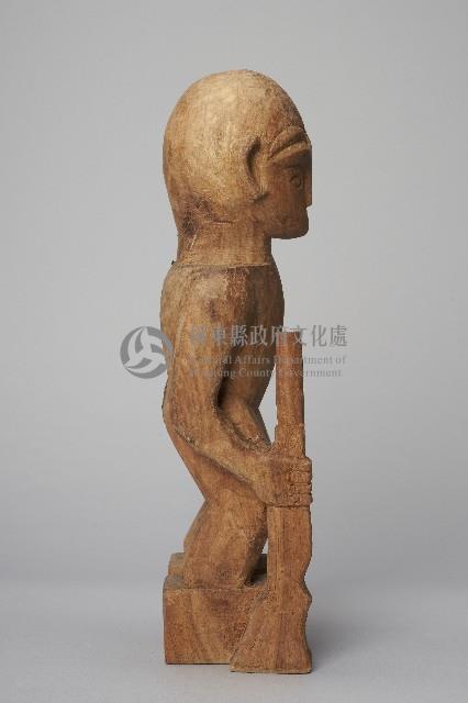 持槍獵頭男性木製立像人偶藏品圖，第4張