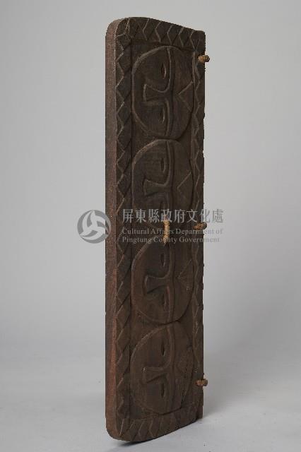 浮雕人面百步蛇紋木盾藏品圖，第4張