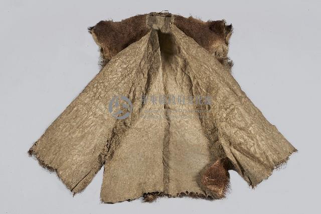 鹿皮製長衣藏品圖，第3張