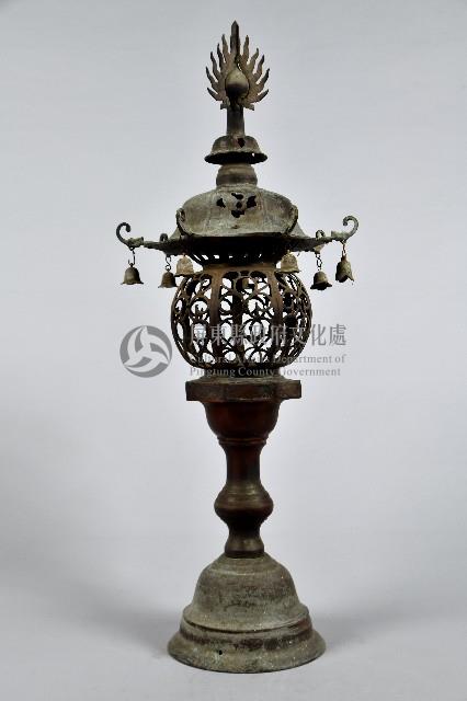 透雕捲草紋掛鈴油燈台-1藏品圖，第3張