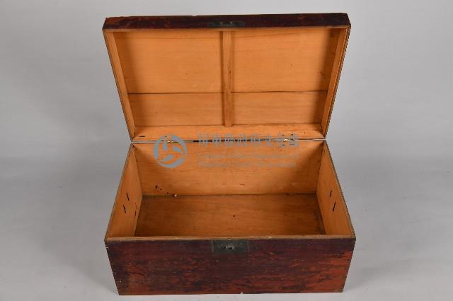 素面紅漆衣物箱藏品圖，第3張