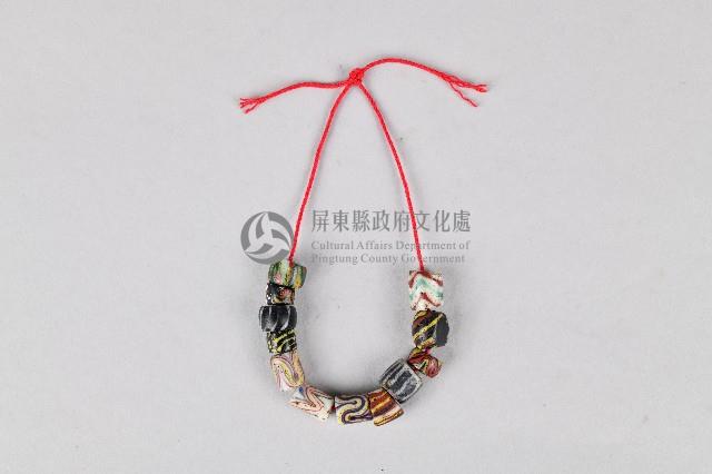 彩色琉璃手鍊藏品圖，第2張