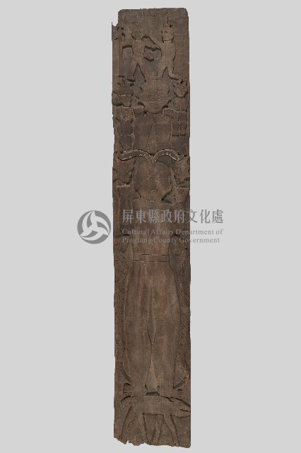浮雕戴冠人像百步蛇紋立柱藏品圖，第1張