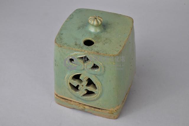 鏤空青釉油燈藏品圖，第1張