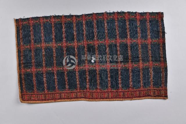 藍底紅紋夾織布藏品圖，第1張