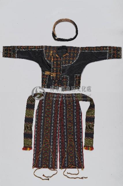 十字繡黑底男性服飾藏品圖，第1張