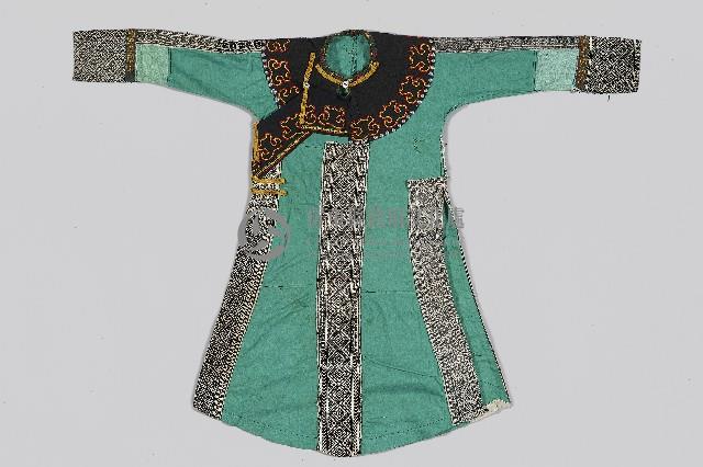 刺繡綠底女長衣藏品圖，第1張