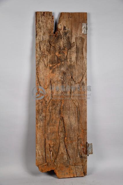 淺浮雕戴冠男性人像門板藏品圖，第1張