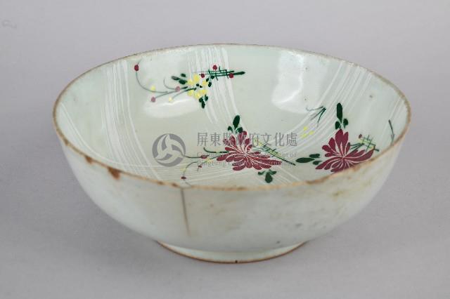 青釉紅菊花紋碗藏品圖，第1張