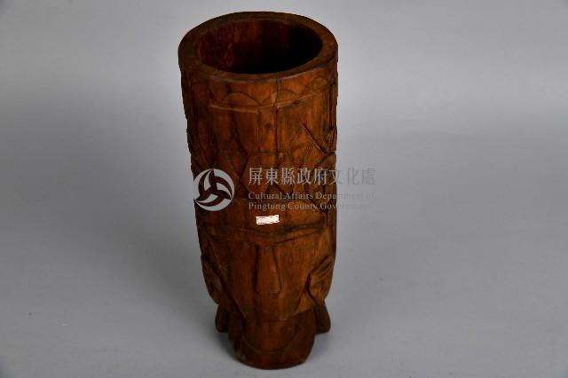 浮雕人面三角幾何紋木製杯藏品圖，第1張