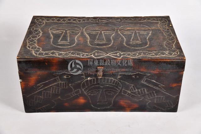 浮雕人像人面百步蛇紋木箱藏品圖，第1張