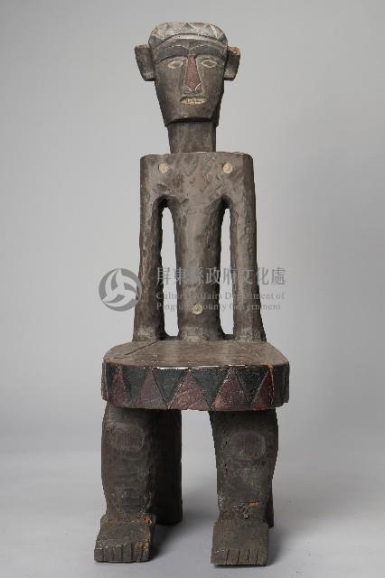 雕刻坐像木椅藏品圖，第1張