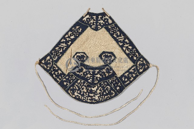 貼布鏤空肚兜藏品圖，第1張