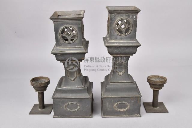 透雕銅錢方形燭台藏品圖，第1張