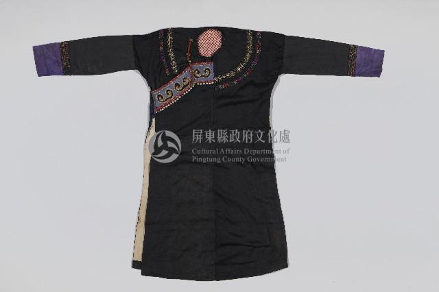 刺繡黑底女長衣藏品圖，第1張