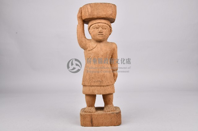頭頂籃子女性立像人偶藏品圖，第1張