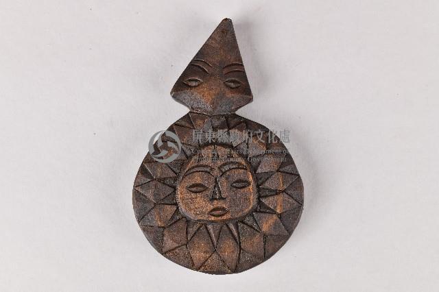 人面百步蛇紋蠟板藏品圖，第1張