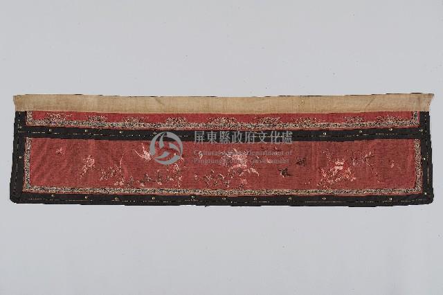 刺繡紅底黑邊帳幔藏品圖，第1張
