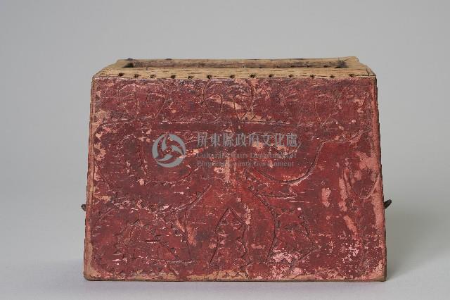 浮雕人面百步蛇紋祈禱箱藏品圖，第1張