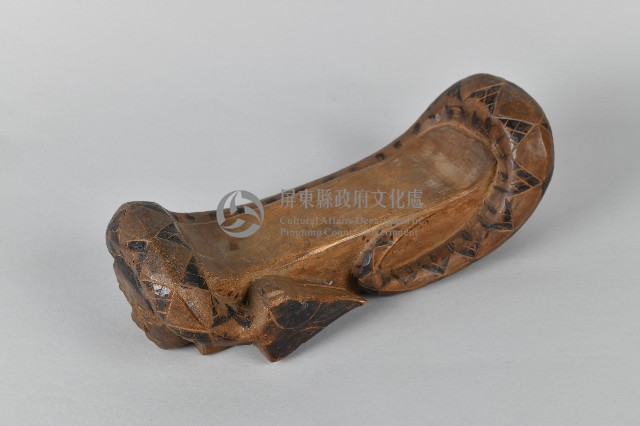 浮雕人面百步蛇神枕藏品圖，第1張