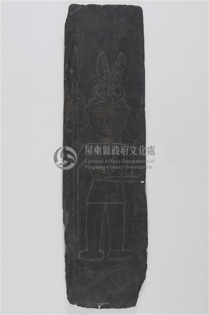 浮雕戴冠持槍男性石刻藏品圖，第1張