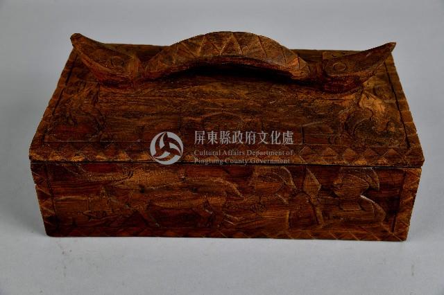 浮雕人像百步蛇紋木箱藏品圖，第1張