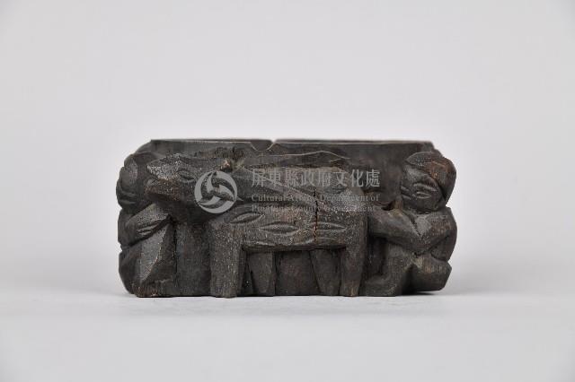 浮雕人像木製菸灰缸藏品圖，第1張