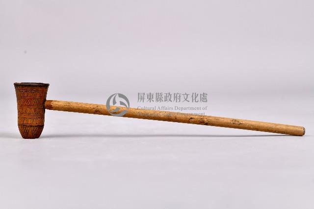 浮雕菱形百步蛇紋菸斗藏品圖，第1張