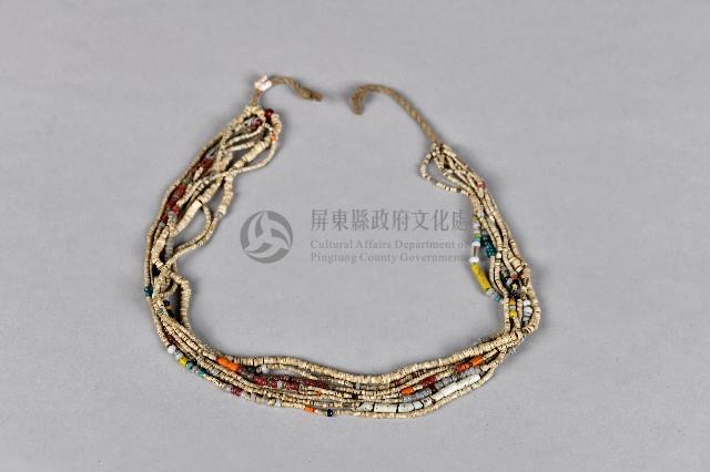 白色琉璃珠飾藏品圖，第1張