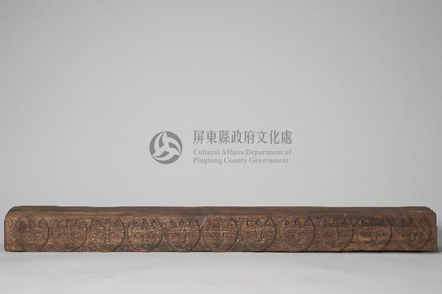 浮雕人面木製雙人枕藏品圖，第1張