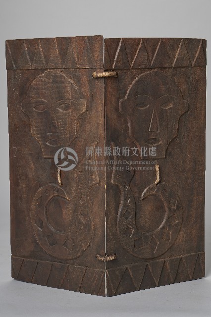 浮雕人面百步蛇木盾藏品圖，第1張