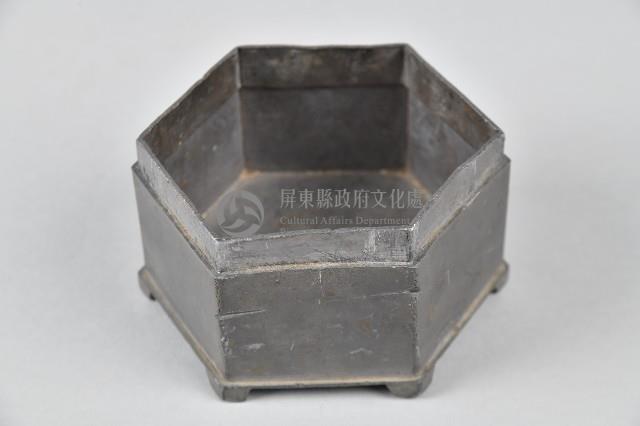 錫合金製六足素面單層粉餅盒-盒身藏品圖，第1張