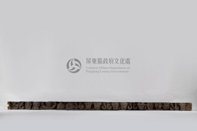 浮雕人面百步蛇紋簷桁藏品圖，第1張