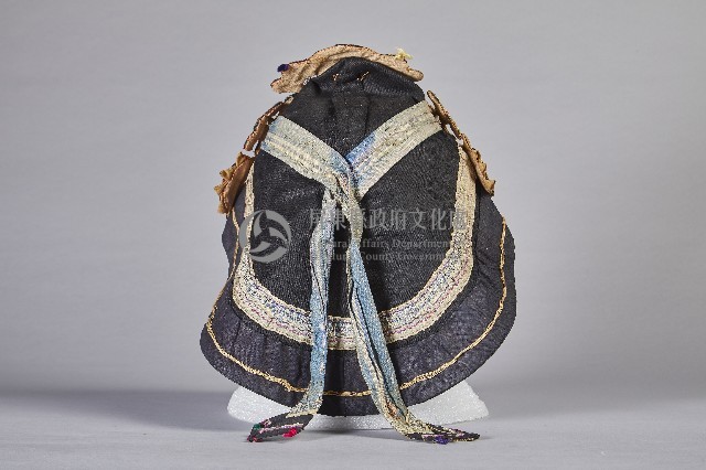 黑底花鳥刺繡童帽藏品圖，第3張