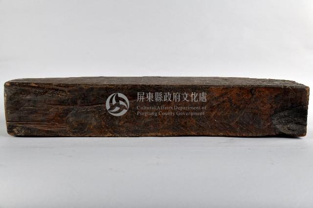 浮雕人面百步蛇紋頭目木椅藏品圖，第3張
