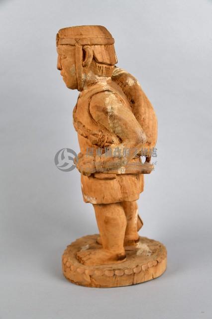 揹山豬持槍獵人木製人偶藏品圖，第2張