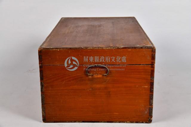 素面紅漆衣物箱藏品圖，第2張