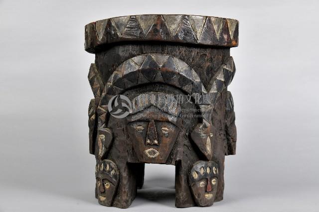 浮雕人面百步蛇木椅藏品圖，第2張