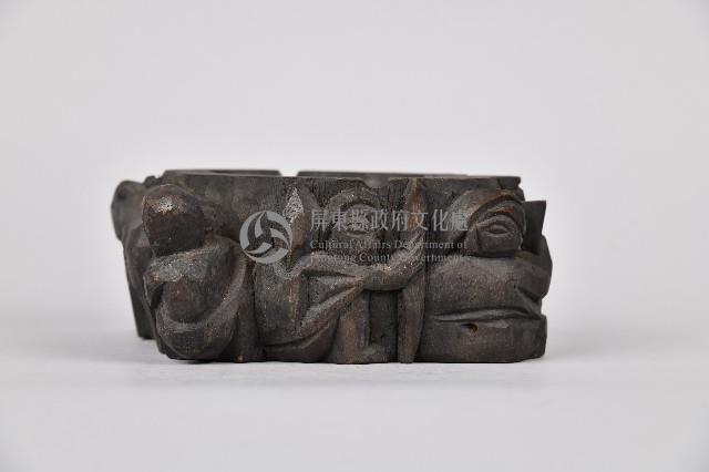 浮雕人像木製菸灰缸藏品圖，第3張