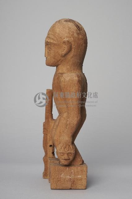 持槍獵頭男性木製立像人偶藏品圖，第3張