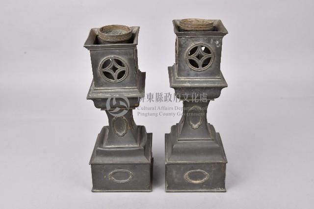 透雕銅錢方形燭台藏品圖，第2張