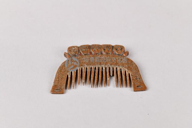 人面幾何紋木製梳藏品圖，第3張